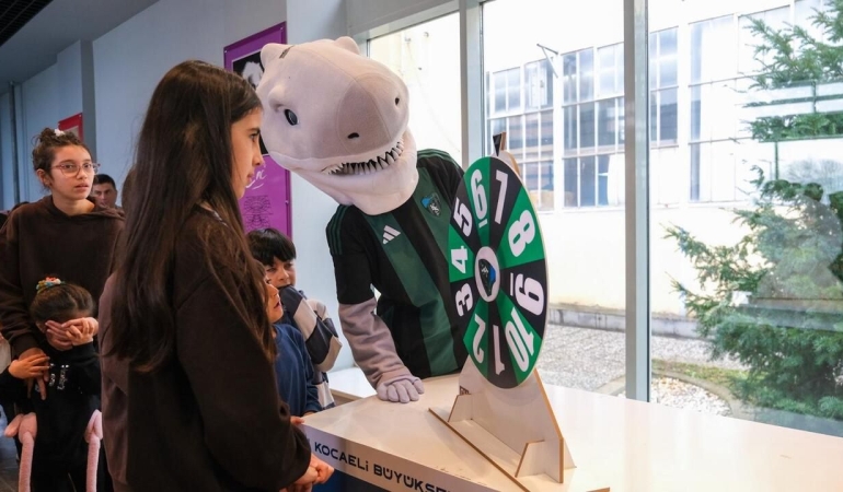 okula-bi-mola-da-kocaelispor-coskusu-20260126-185948