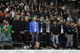 kocaelispor-taraftarindan-istifa-protestosu-20260406-220140