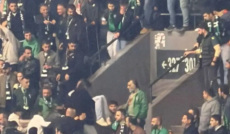 kocaelispor-tribununde-korkutan-anlar-20260407-013150