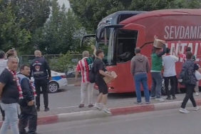 Antalyaspor-Kafilesine-Her-Iki-Takim-Taraftarindan-Alkisli-Selam-featured